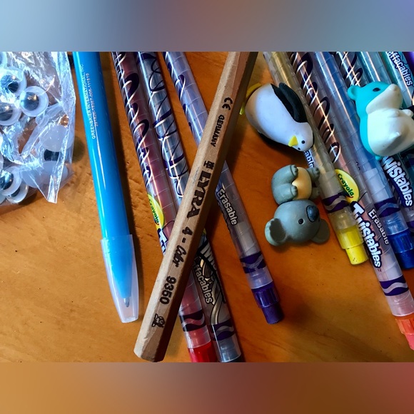 2/$10 Kids Arts Crafts CRAYOLA Twistable Crayons BK Shape Hole Puncher Erasers - Picture 6 of 10